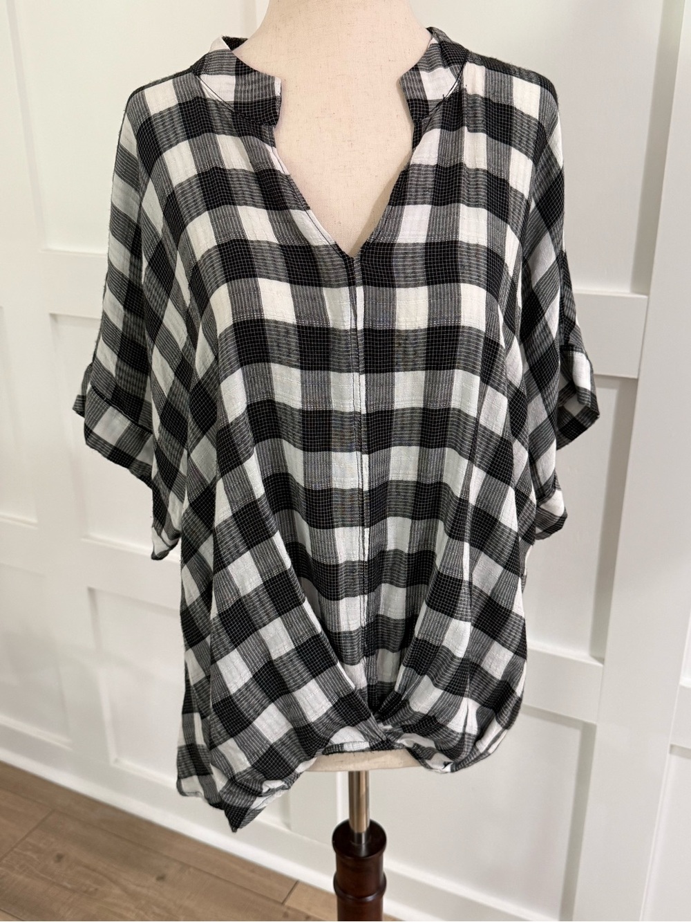 Universal Thread Black White Plaid Twist Front Blouse Size XL